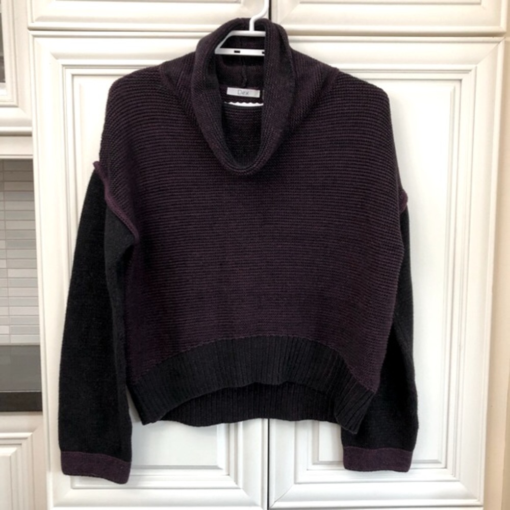 EUC Dex cowl neck women’s sweater